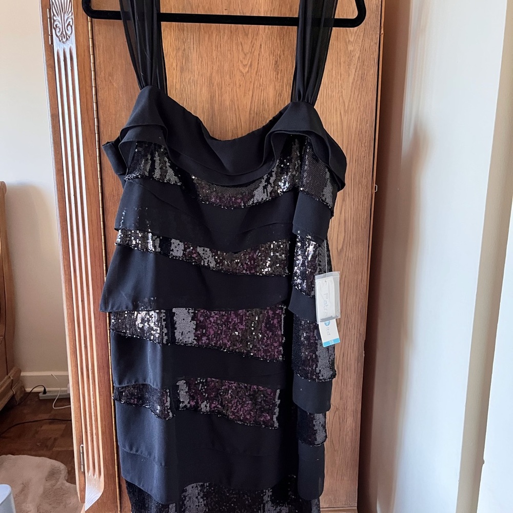 Very elegant black sequin dress at a very reasonable price 👗